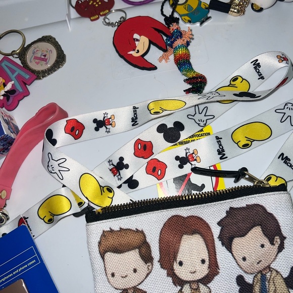 Keychain bundle 19 items - Picture 3 of 8